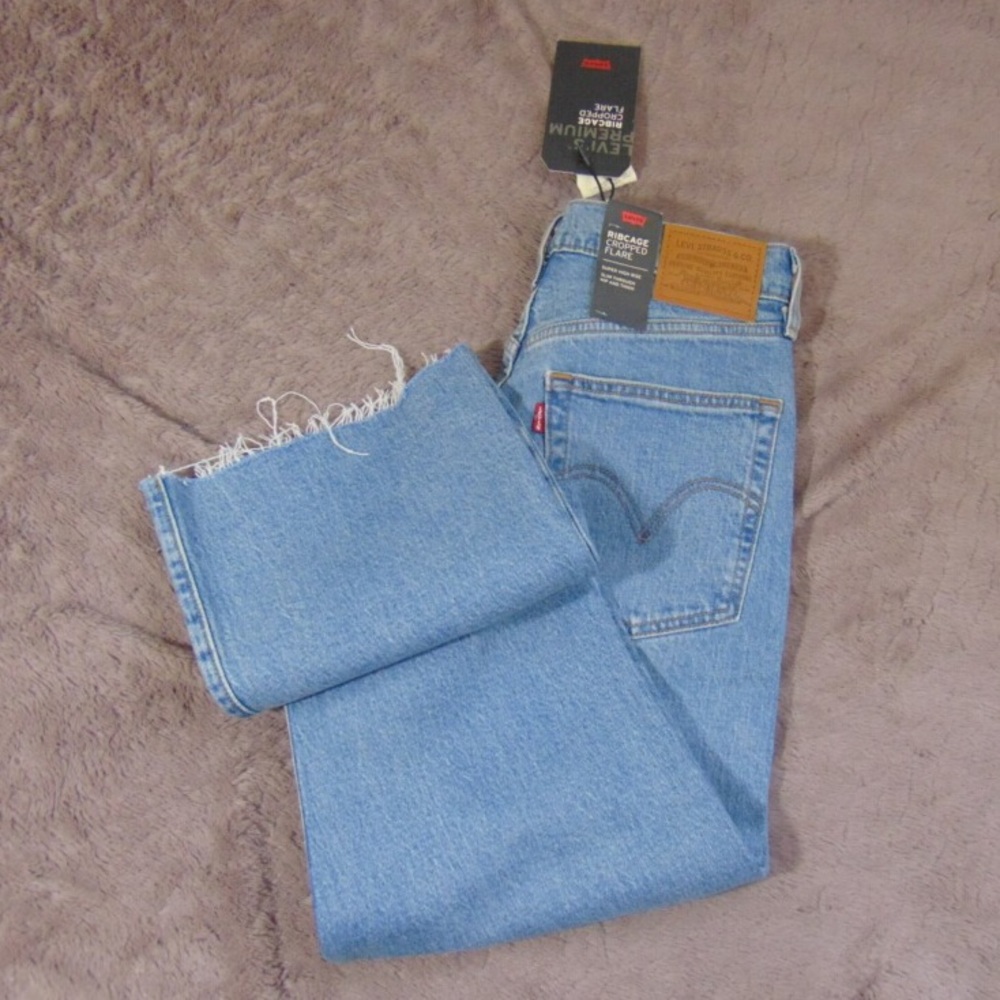 NWT Women's Levi's Ribcage Cropped Flare Jeans - Picture 4 of 6